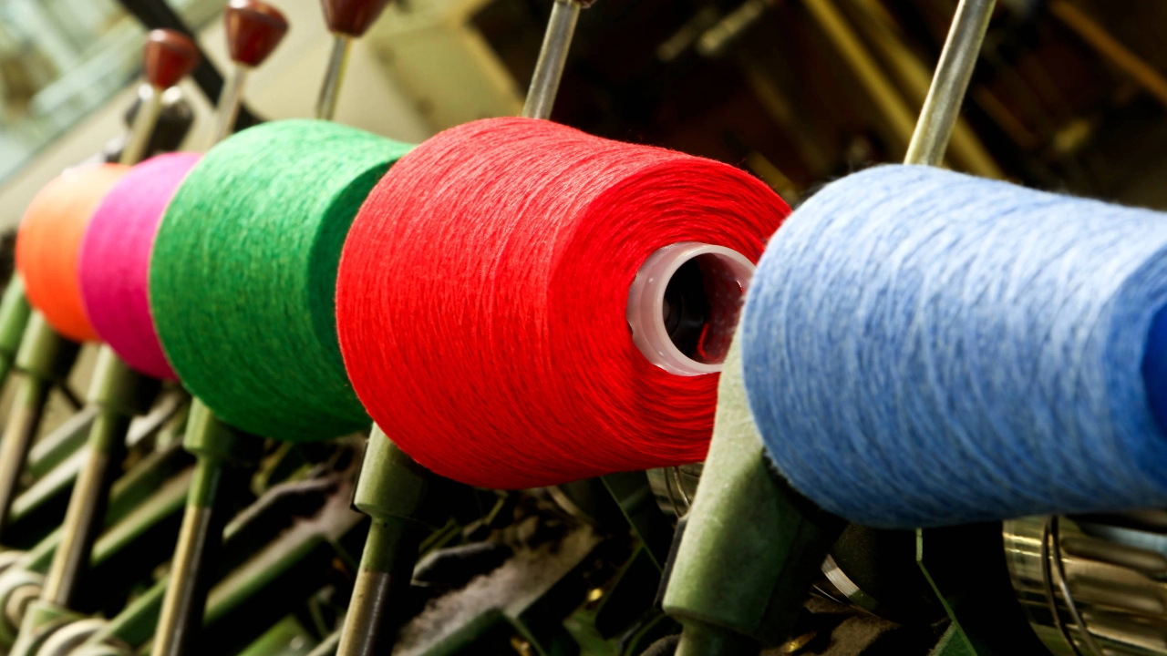 Bunte Garnrollen.