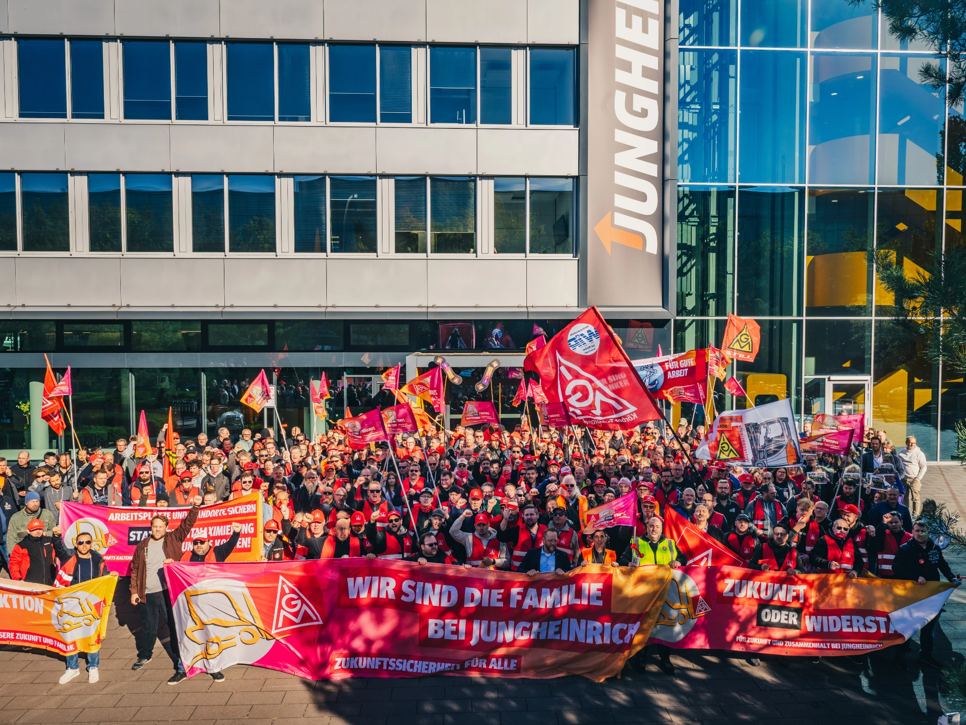 Demo vor Firmenzentrale am 25.09.2025